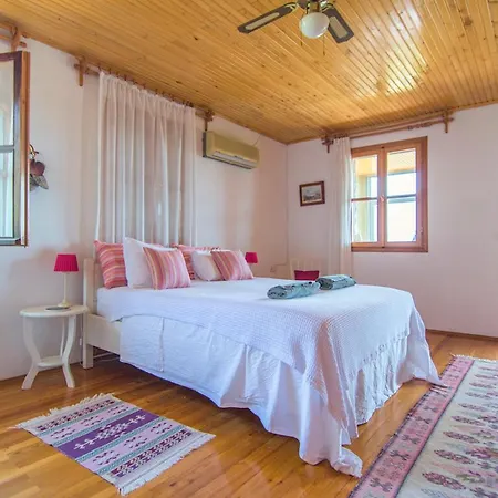 Belen Sleeps 6 With Pool Air Con And Wifi וילה